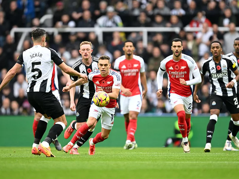 Arsenal vs Newcastle đang có tình hình nhân sự trái ngược