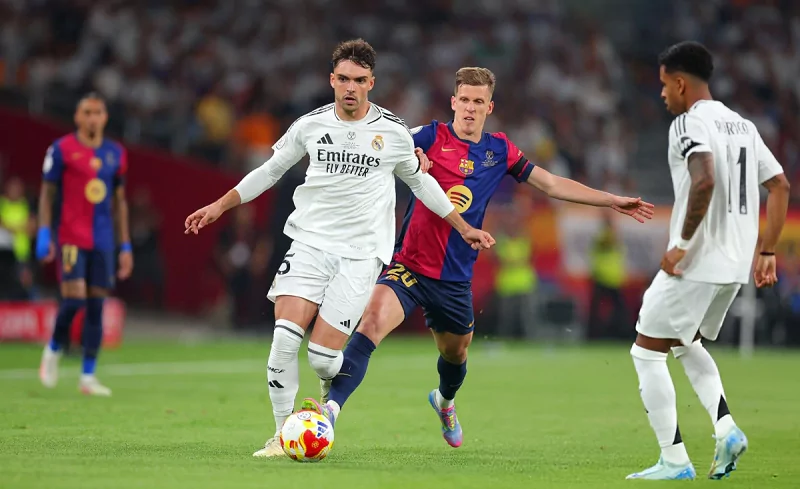 Barcelona vs Real Madrid đều đang hướng tới chức vô địch La Liga